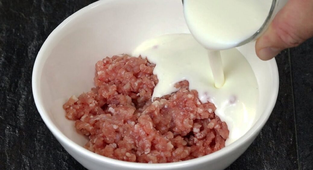 Приготувала 24 шт і всі з’їли за 10 хвилин. Готую з жмені фаршу! Дуже смачні гарячі котлети 