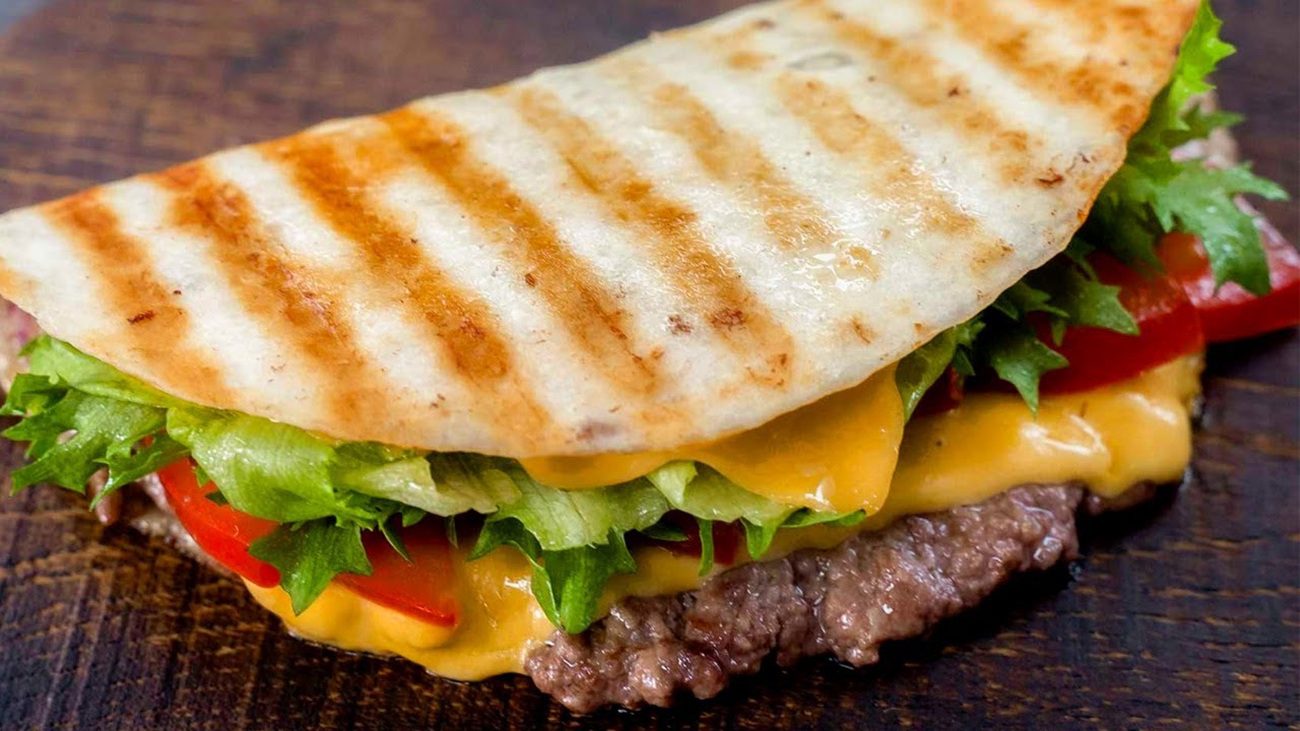 Рецепт смачного і ситного сніданку з лаваша і фаршу