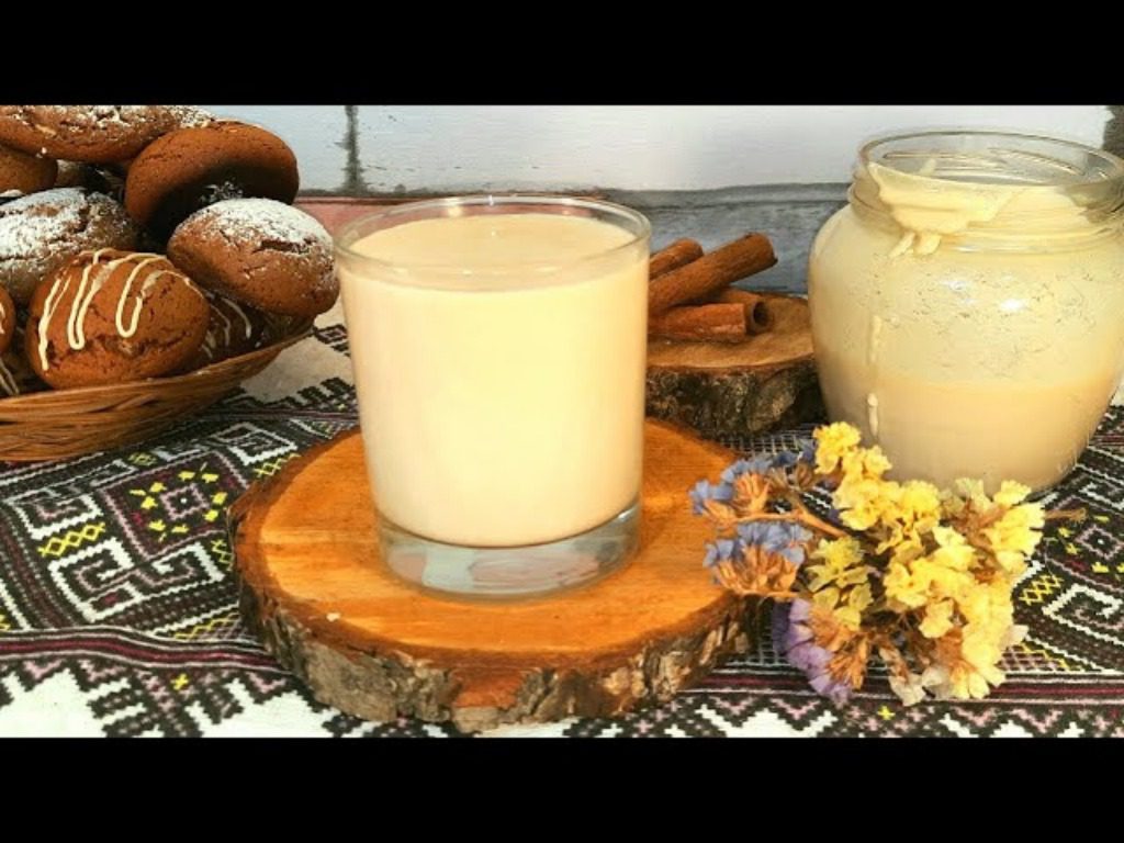 Експерти розповіли, що додати в тісто на млинці, щоб вони не рвалися