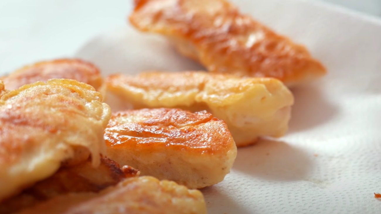 Кулінарка розповіла, як смачно та швидко приготувати рибу у клярі