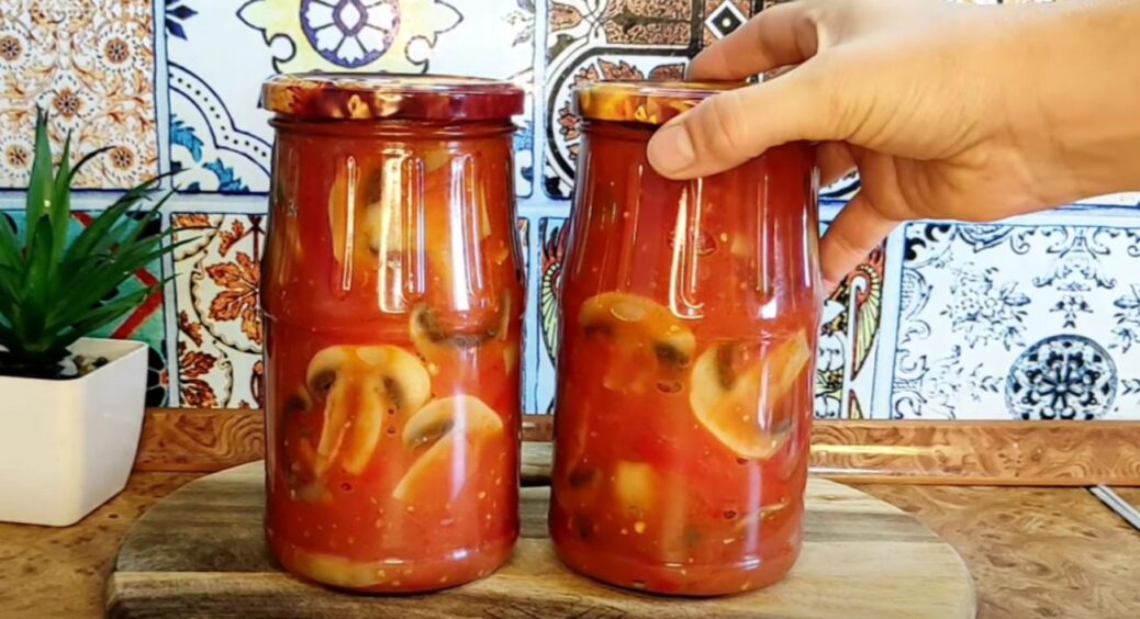 Мисливський салат 2025 з грибами та перцем, на який вже давно “підсів” мій чоловік: їсть банками 