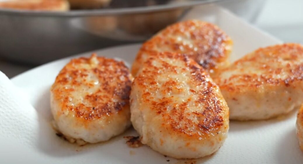 Цибуля в котлетах – це минуле століття: спробуйте додати 1 терте яблуко для соковитості 