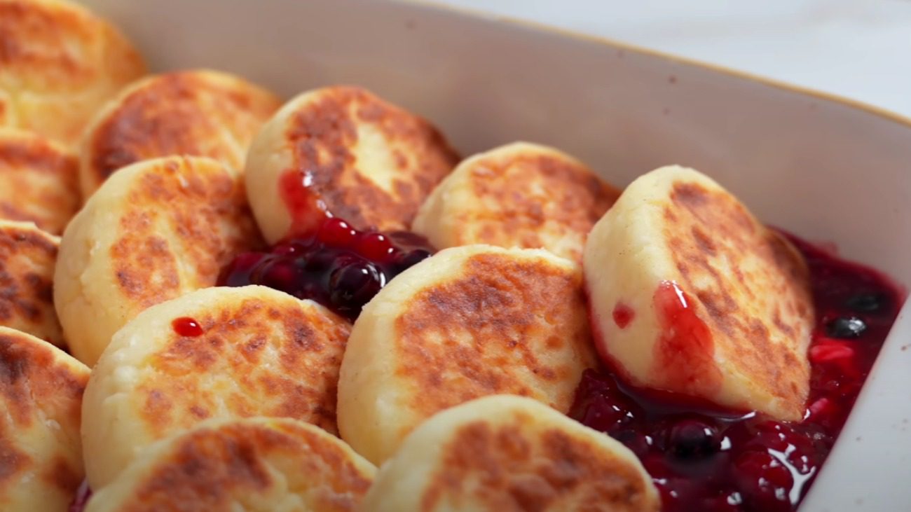 Кулінарка розповіла, як приготувати сирники за львівським рецептом