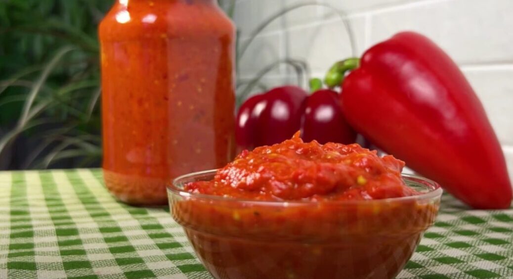 До м’яса, гречки, рису чи просто на хліб! Що це за соус з перців, який підходить до всього 