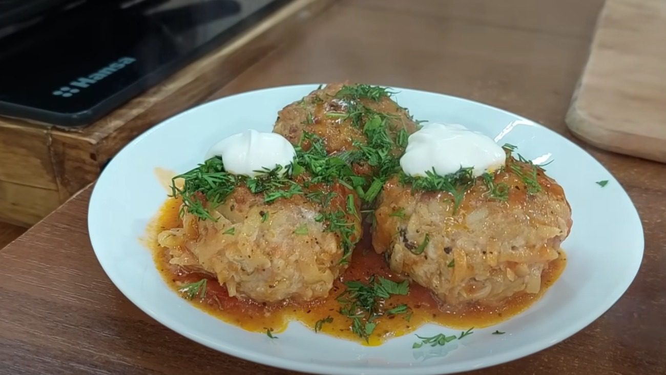 Рецепт тефтель у соусі без додавання рису в фарш