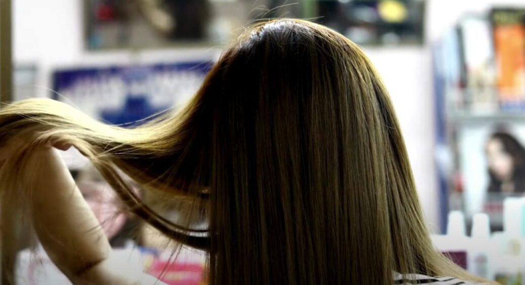 Коли краще робити стрижку, фарбування та тонування волосся у жовтні 2025: ці дати ідеальні 