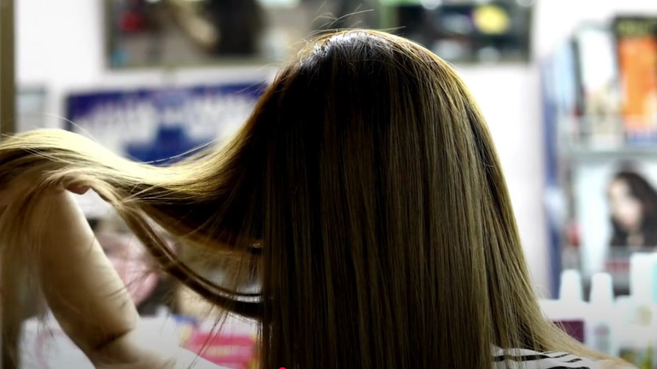 Експерти розповіли, коли краще зробити стрижку та фарбування волосся у жовтні 2025