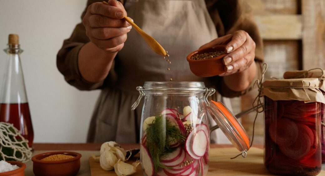 Мариновані овочі вже на цю зиму: 1 простий рецепт, коли стерилізації не треба 