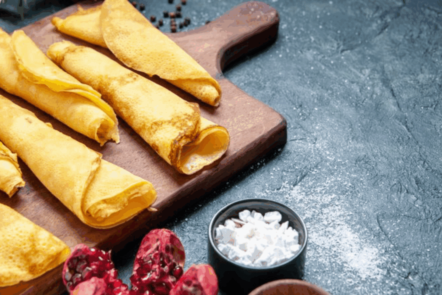 Господині розповіли рецепт млинців з яблуками – ідеальні на сніданок