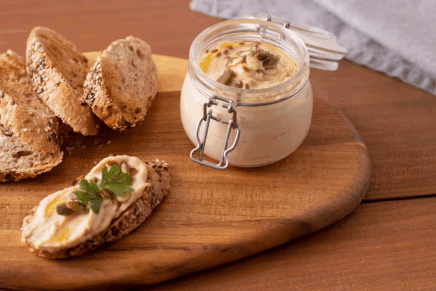 Кулінари поділились рецептом бутербродної намазки на сніданок і на обід