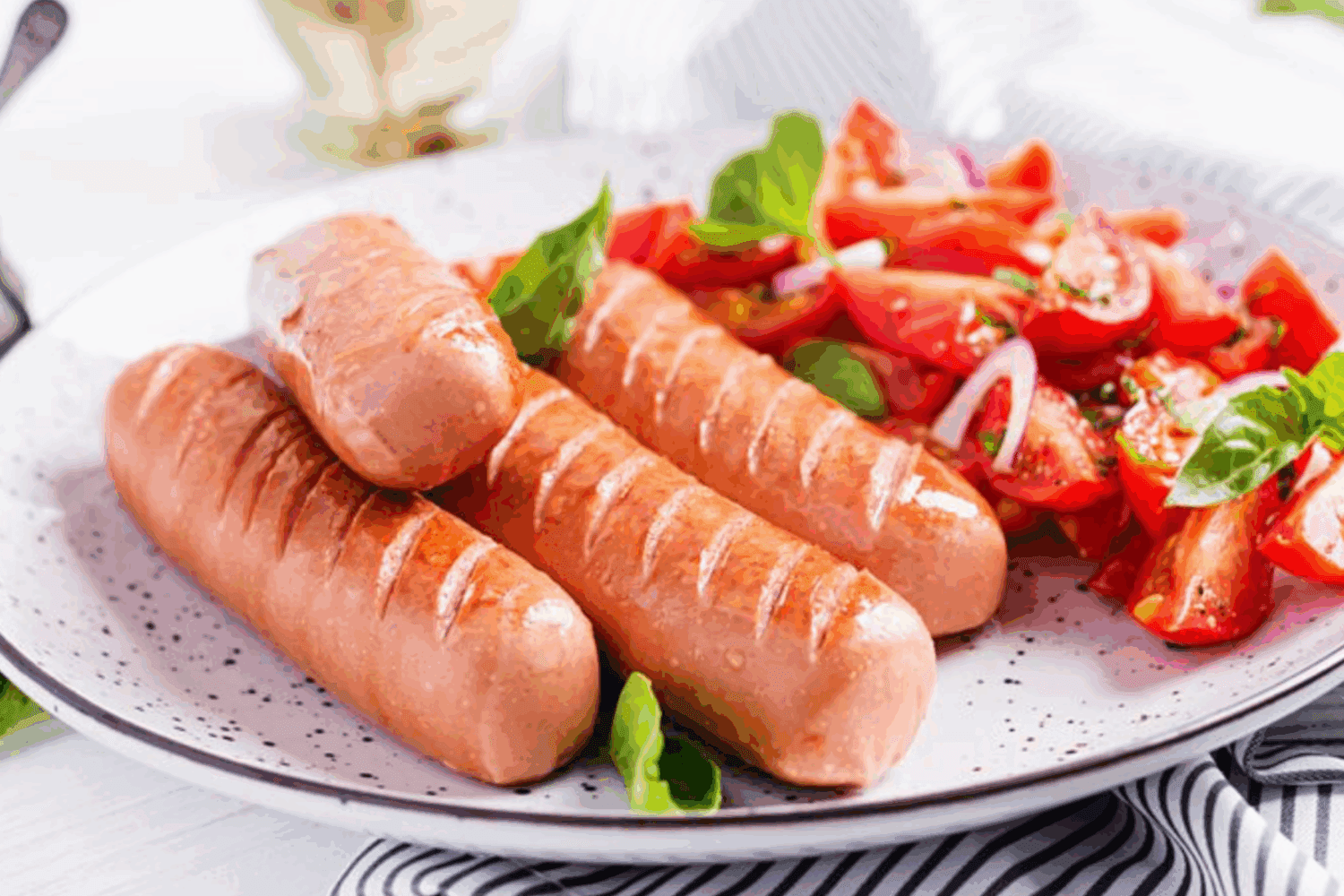 Експерти розповіли, чи можна насправді варити сосиски