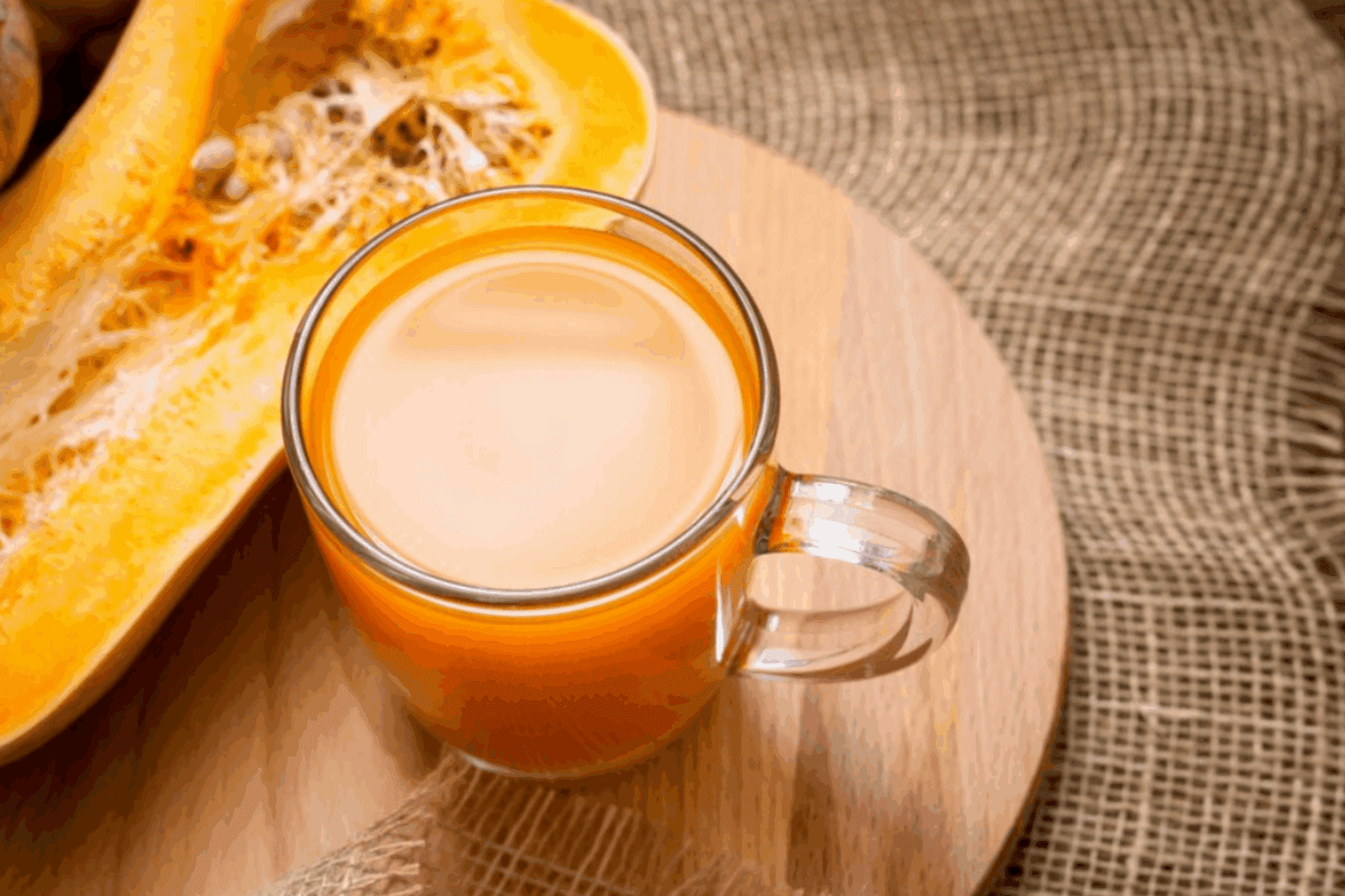 Кулінари розповіли, як приготувати домашній сік із гарбуза, моркви та груші