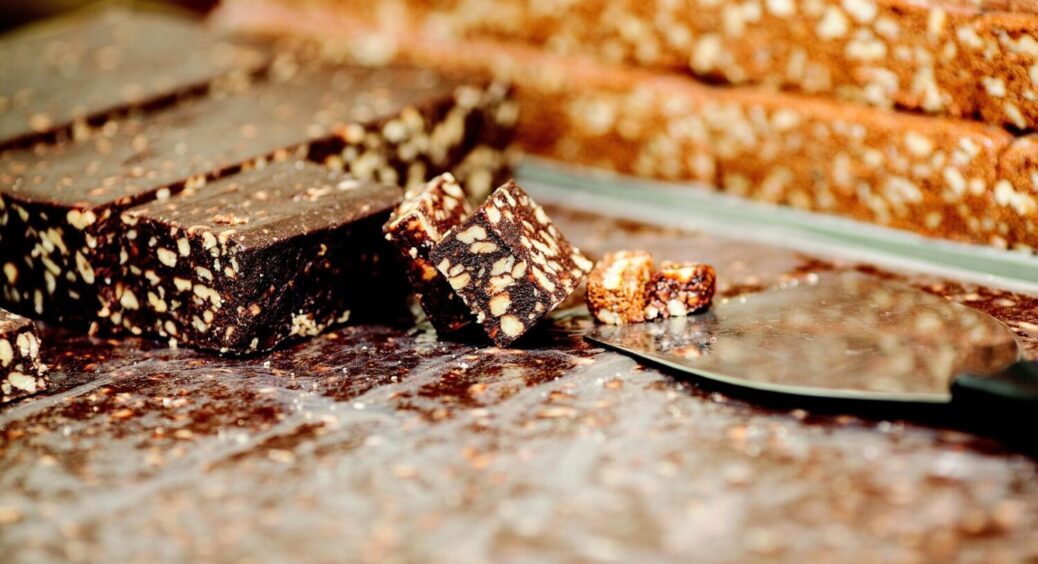 Готуємо вдома ХАЛВУ на раз-два: 4 інгредієнти, 20 хвилин часу, й натуральний десерт готовий 