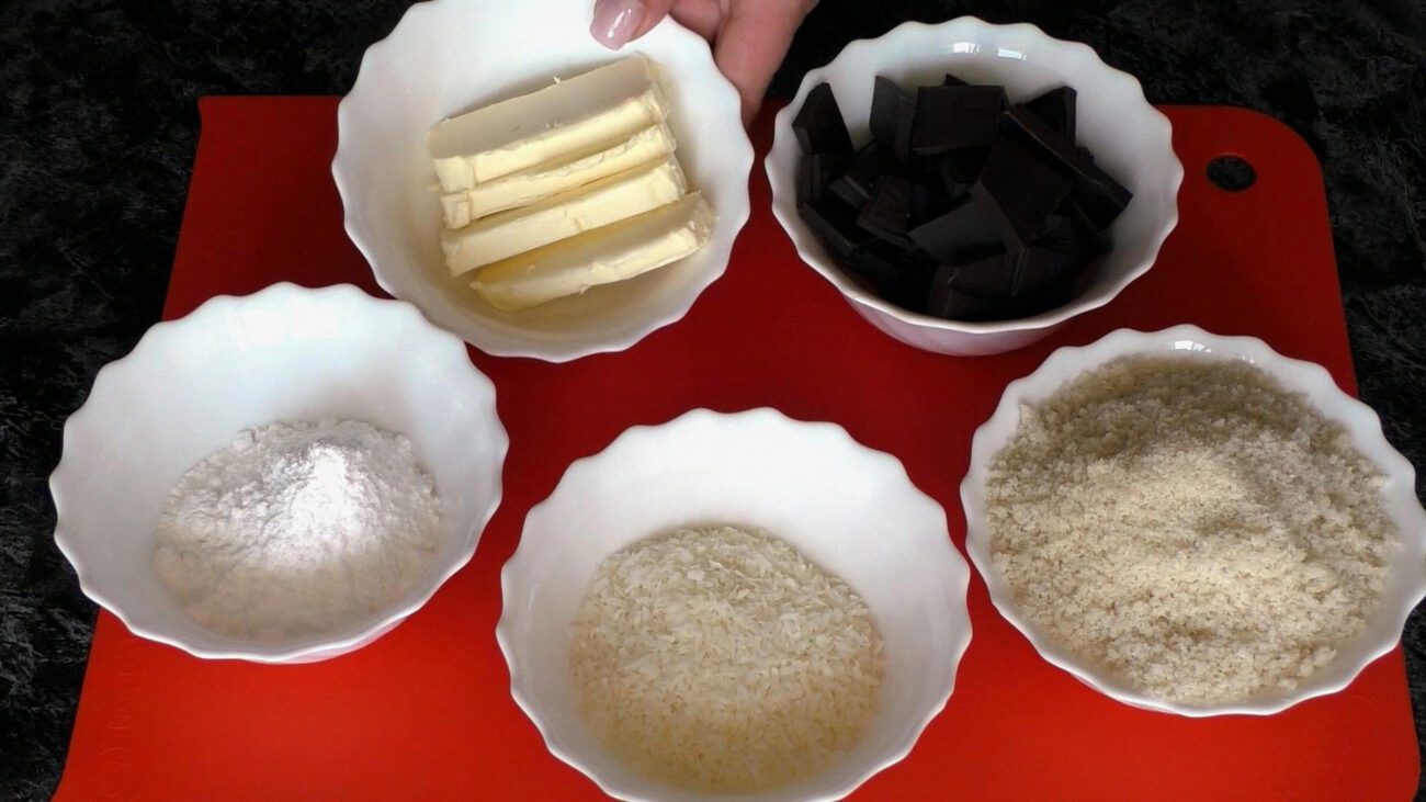 Простий рецепт хлібних цукерок з кокосовою стружкою та шоколадом