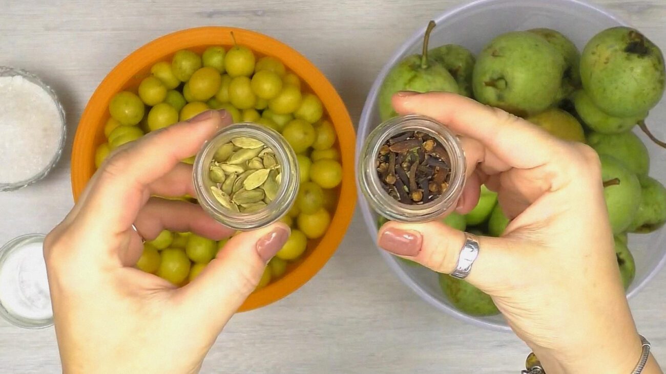 Господиня показала, як приготувати дуже смачне грушеве варення з аличею