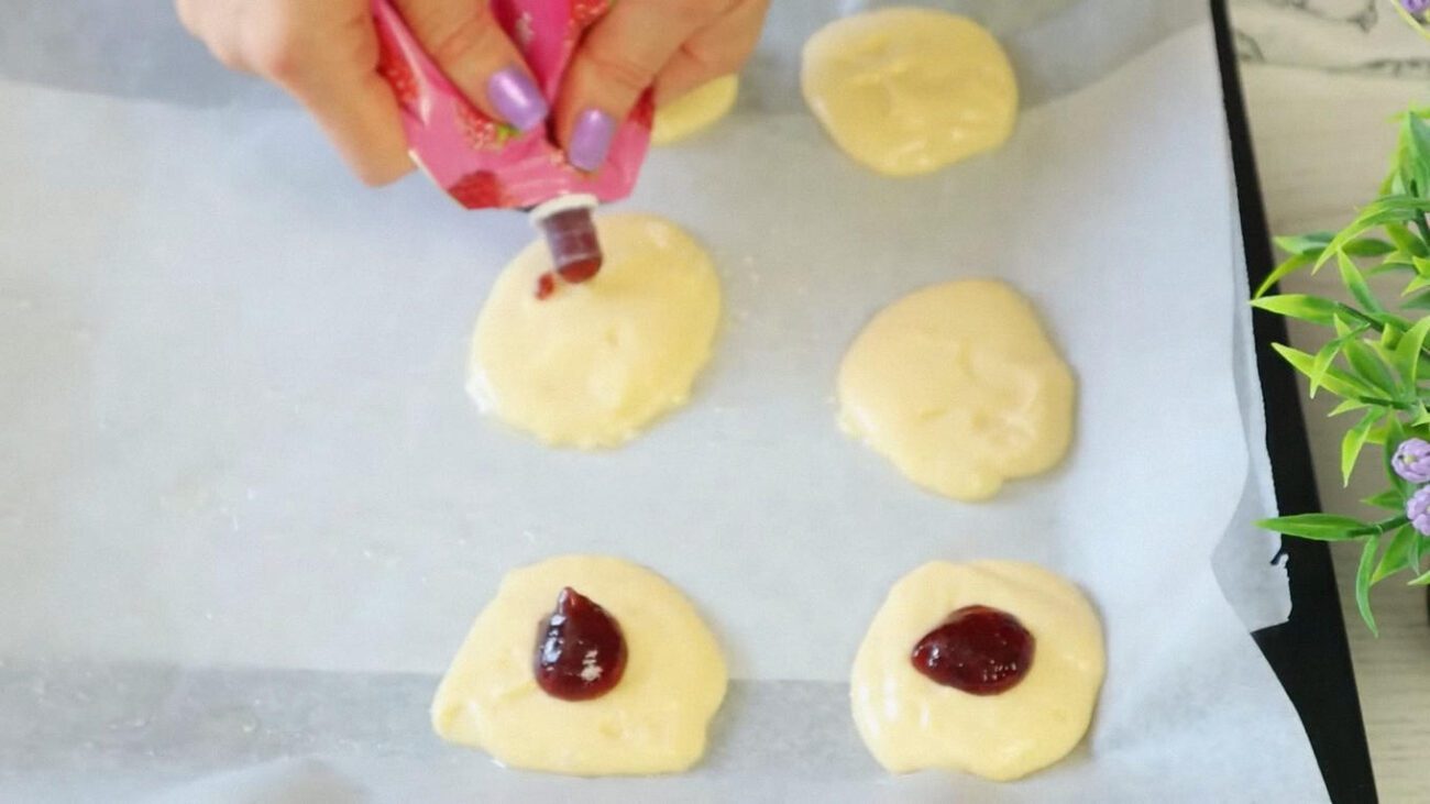 Швидке печиво з солодкою начинкою з тістом на сметані