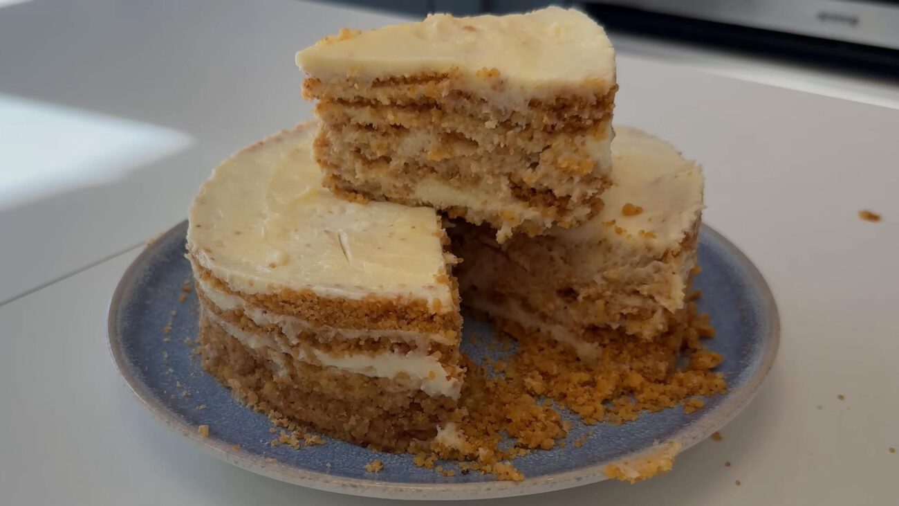 Кондитери поділилися рецептом торта Пломбір без випікання