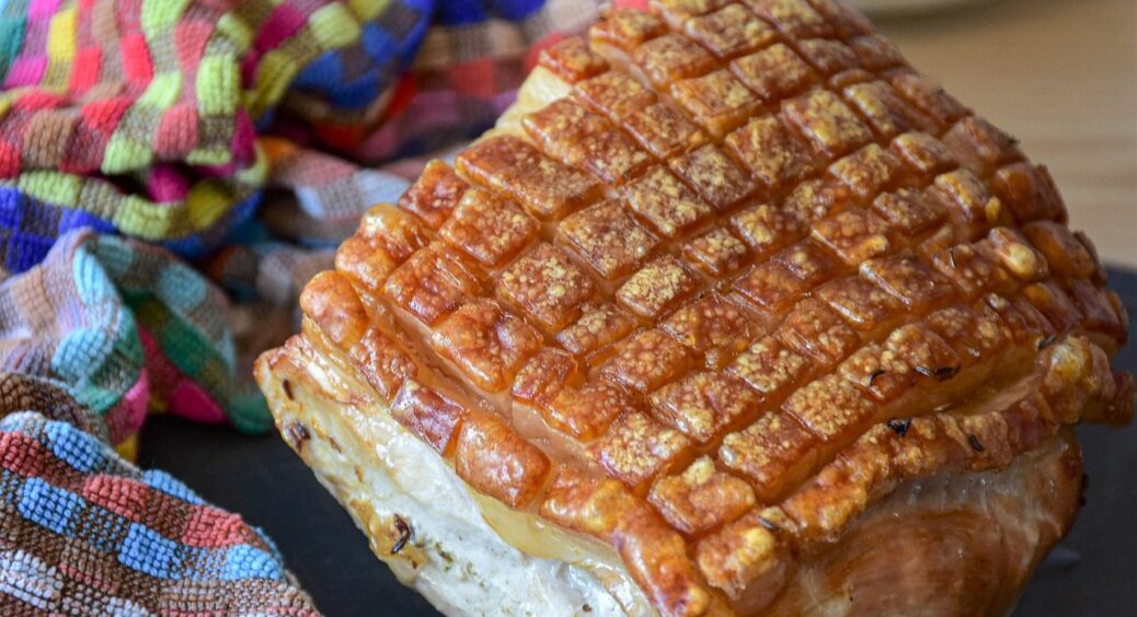 Маринад, який зробить свинину м’якою за мить: всього 2 інгредієнти і м’ясо ідеальне 