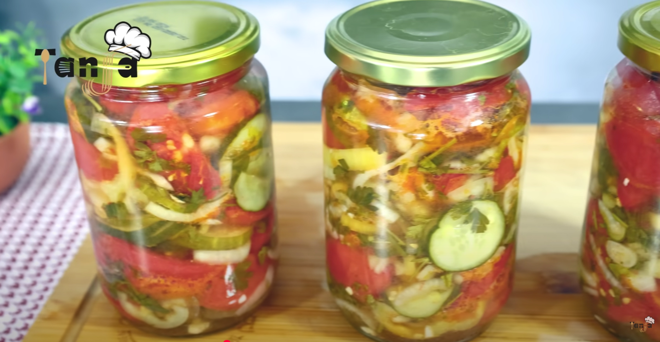 Кулінарка дала рецепт найкориснішого салату з овочів на зиму