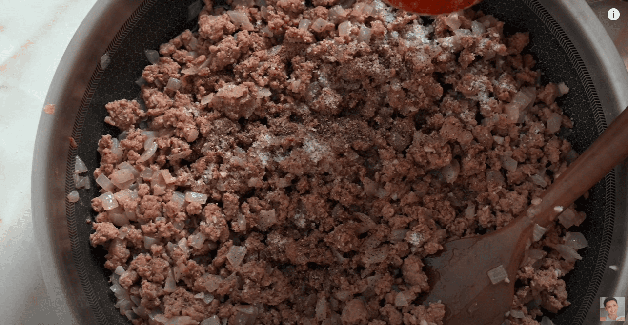 Кулінарка розповіла, як приготувати справжню грецьку мусаку з баклажанами