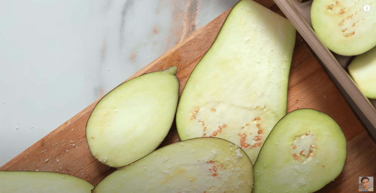 Кулінарка розповіла, як приготувати справжню грецьку мусаку з баклажанами