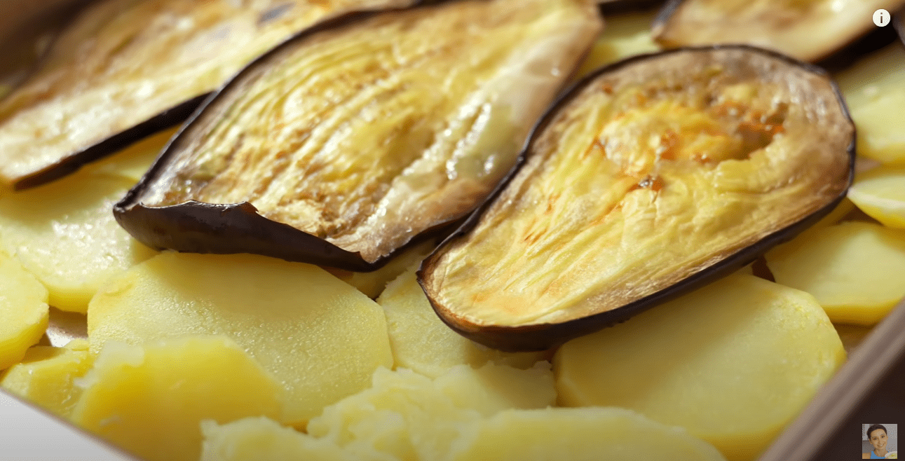 Кулінарка розповіла, як приготувати справжню грецьку мусаку з баклажанами