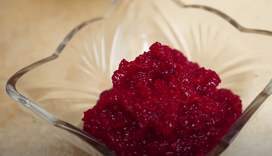 Кулінарка дала рецепт смачної бурякової аджики на зиму