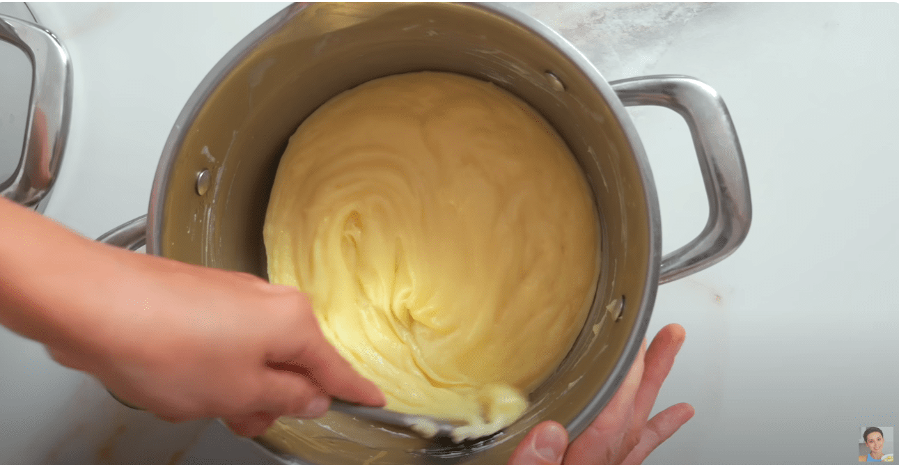 Кулінарка розповіла, як швидко зробити смачний торт до чаю