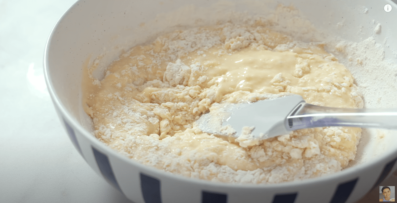 Кулінарка розповіла, як зробити ідеальне тісто для булочок із начинкою