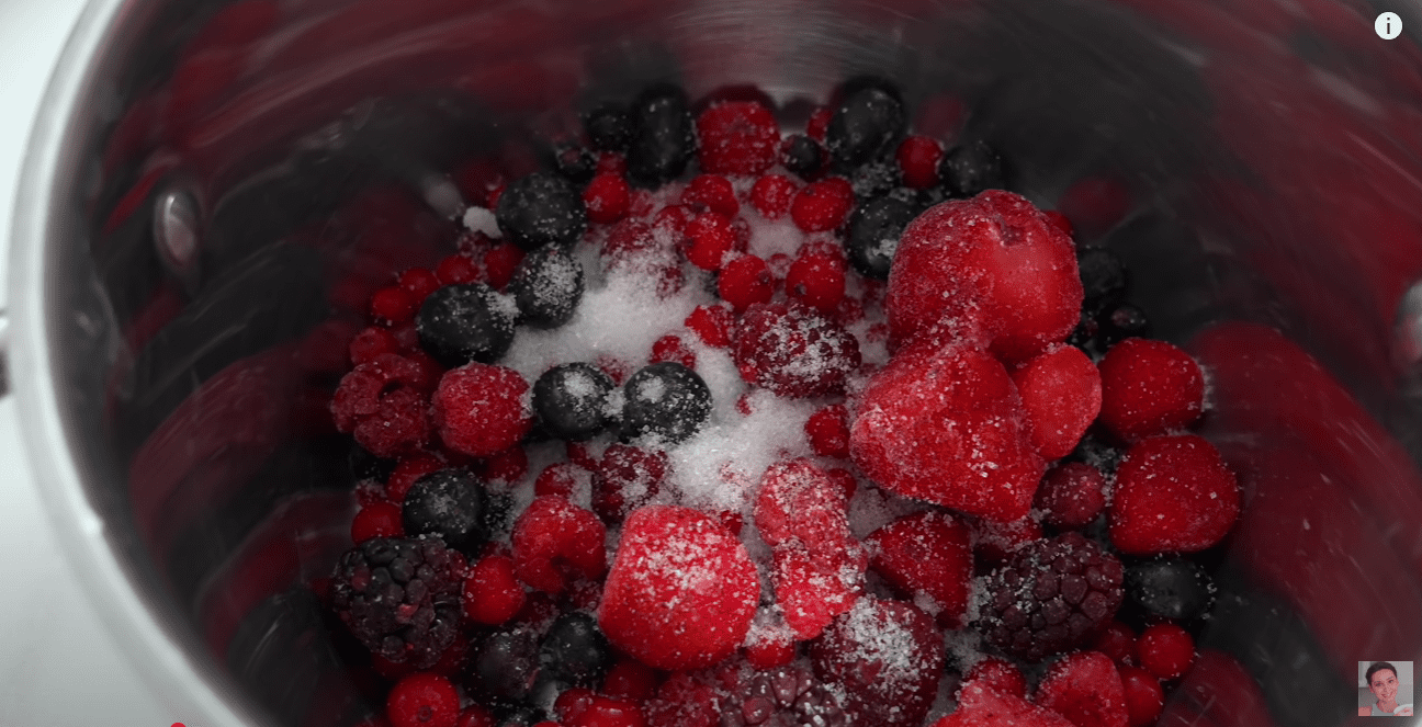 Кулінарка розповіла, як зробити ідеальне тісто для булочок із начинкою