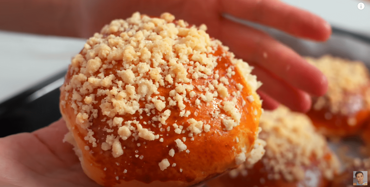 Кулінарка розповіла, як зробити ідеальне тісто для булочок із начинкою