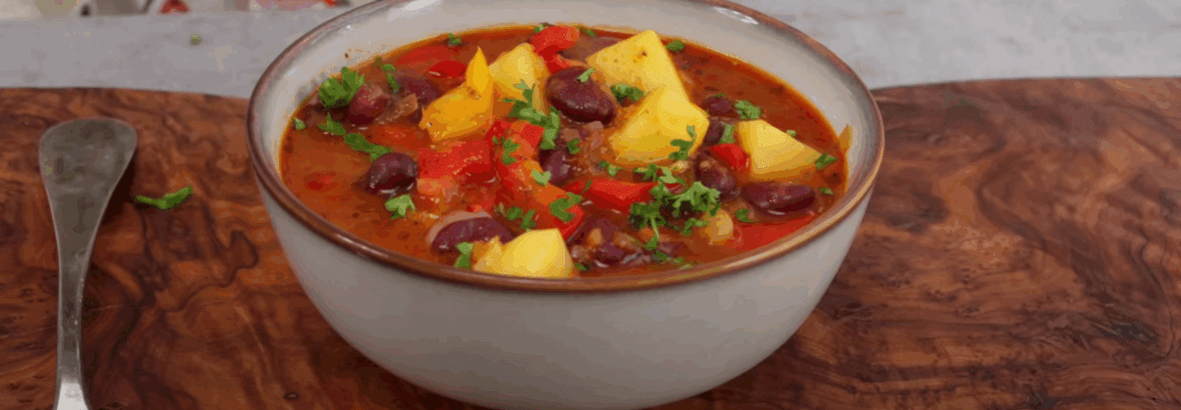 Господиня поділилася рецептом смачного гуляшу без мʼяса