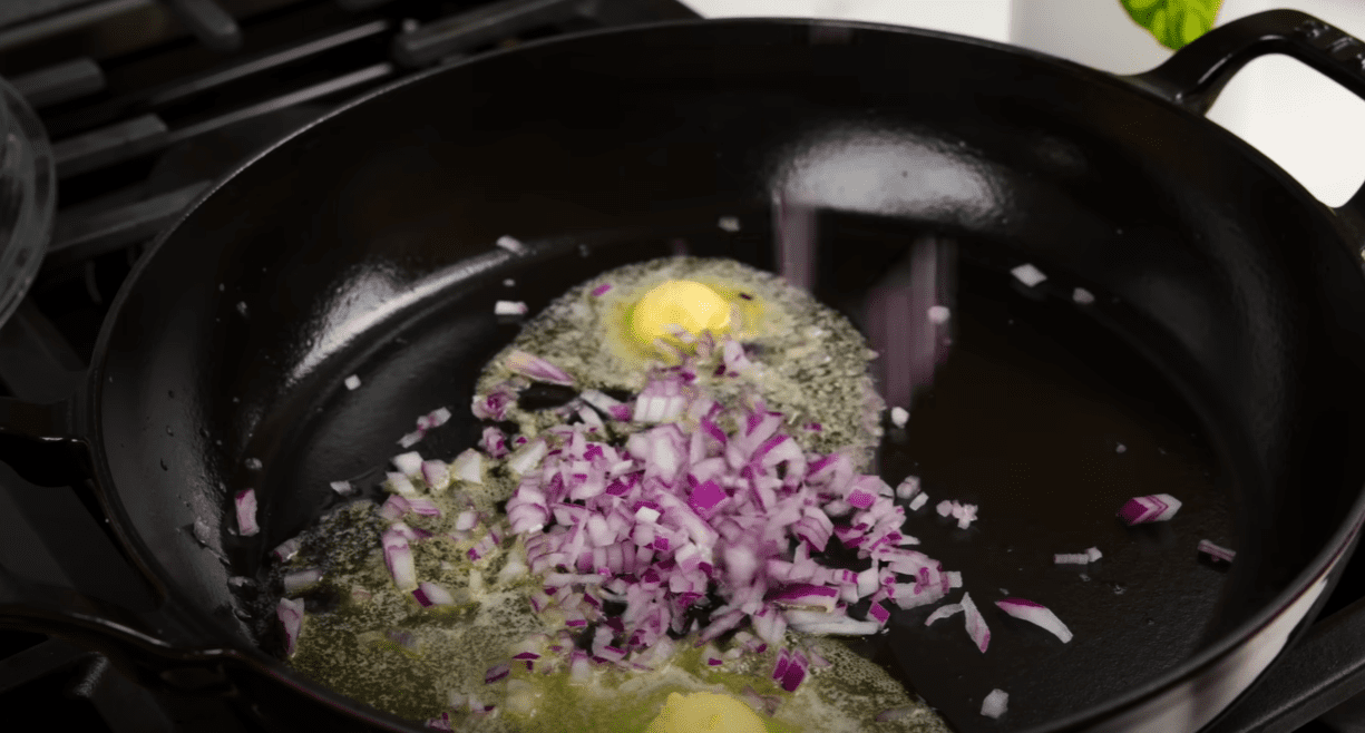 Кулінарка розповіла, як можна приготувати смачну вечерю з капусти та фаршу