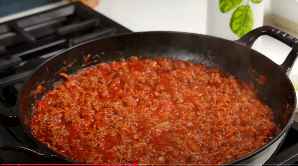 Кулінарка розповіла, як можна приготувати смачну вечерю з капусти та фаршу