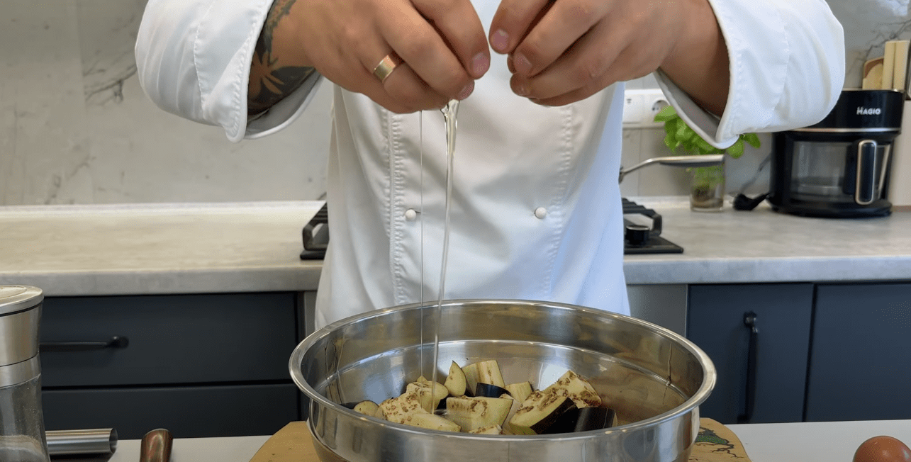 Кулінар розкрив секрет незвичайної заправки для баклажанів: рецепт