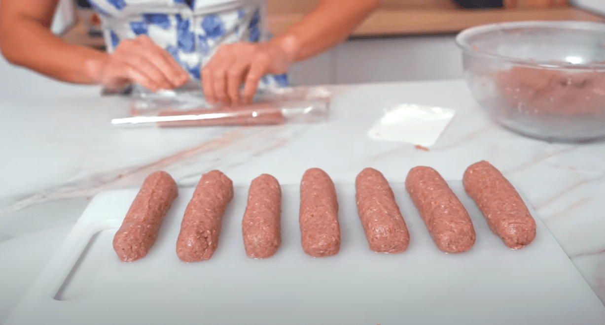 Кулінарка розповіла, що можна приготувати із фаршу: котлети, але не зовсім