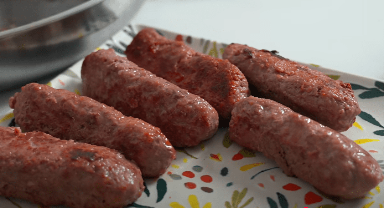 Кулінарка розповіла, що можна приготувати із фаршу: котлети, але не зовсім