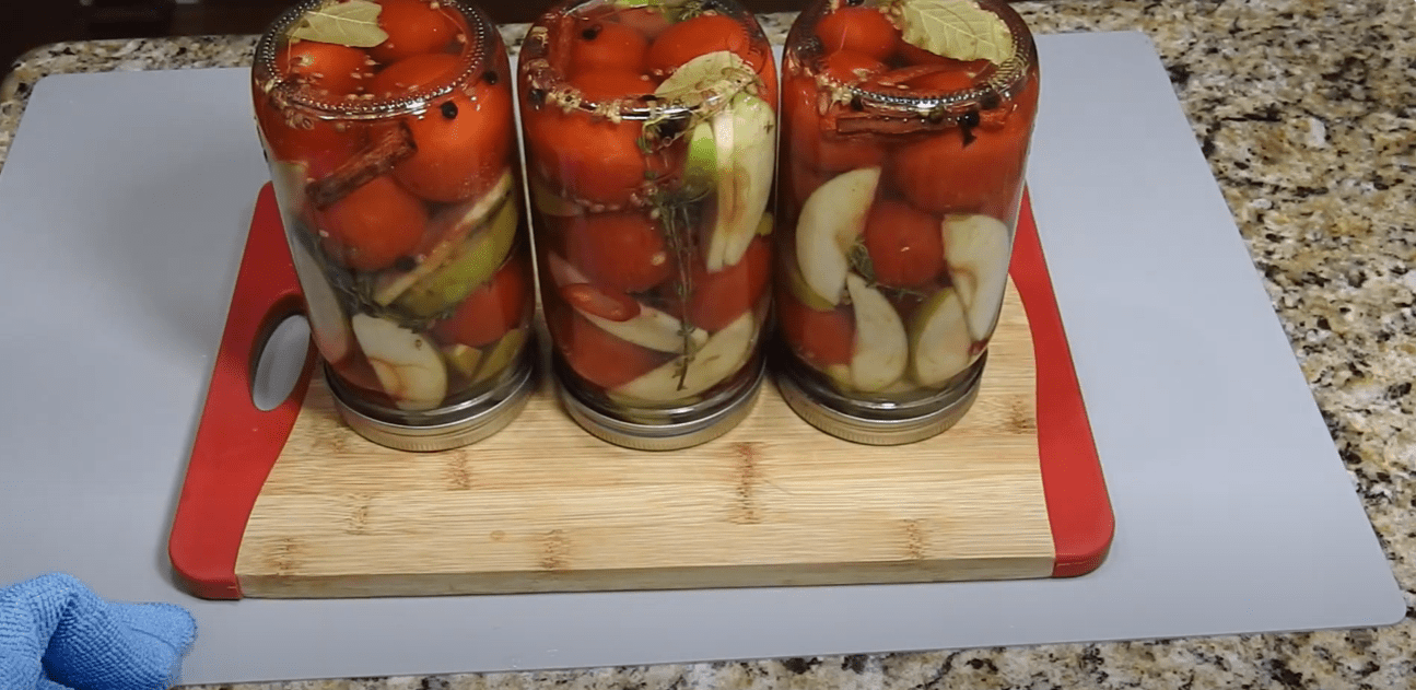 Українські кулінари назвали найкращий рецепт помідорів на зиму 2025