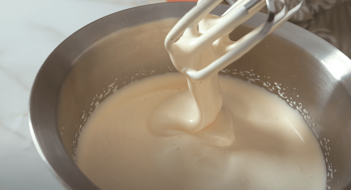 Кулінарка дала найпростіший рецепт торта зі сметанним кремом