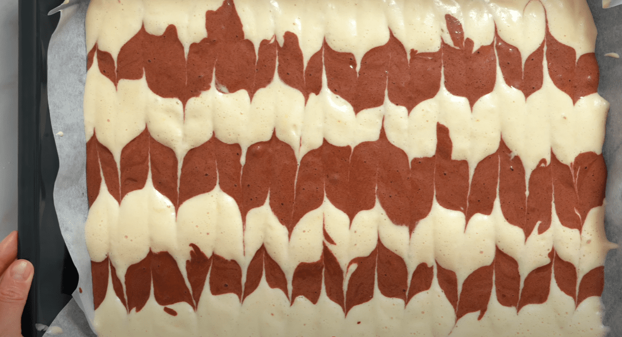 Кулінарка дала найпростіший рецепт торта зі сметанним кремом