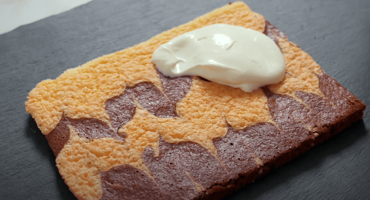 Кулінарка дала найпростіший рецепт торта зі сметанним кремом