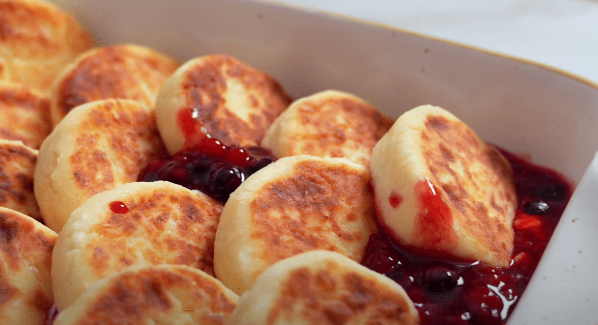 Кулінарка розповіла, як приготувати сирники за львівським рецептом