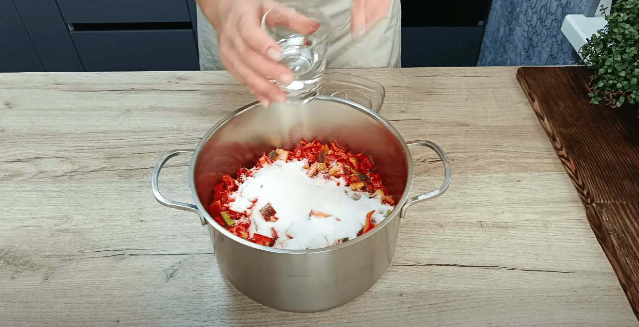 Кулінарка дала рецепт популярного соусу з груші та гострого перцю