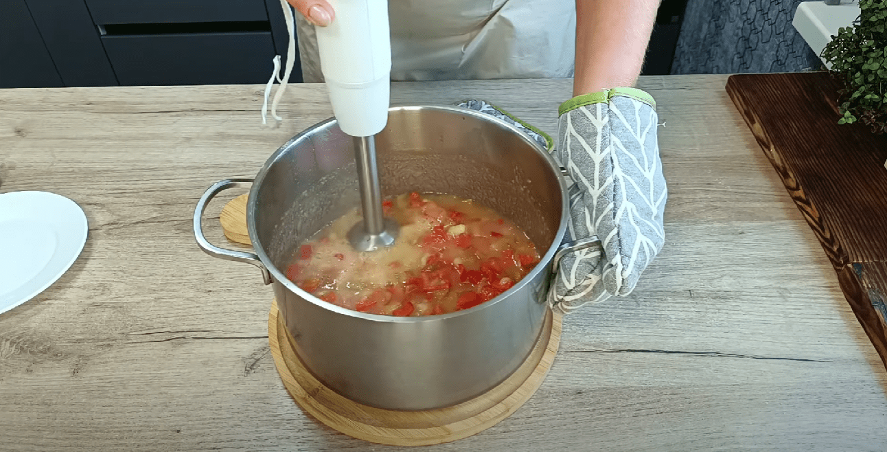 Кулінарка дала рецепт популярного соусу з груші та гострого перцю