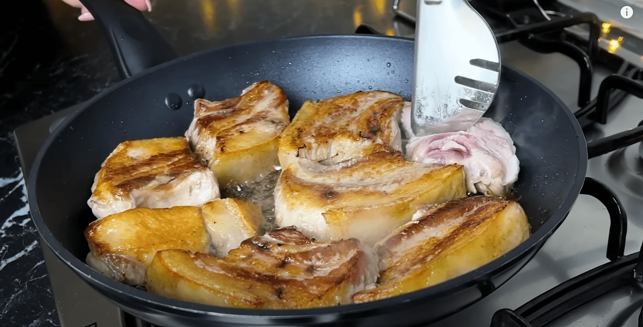 Кулінарка дала рецепт маринаду, після якого м'ясо стане м'яким та соковитим