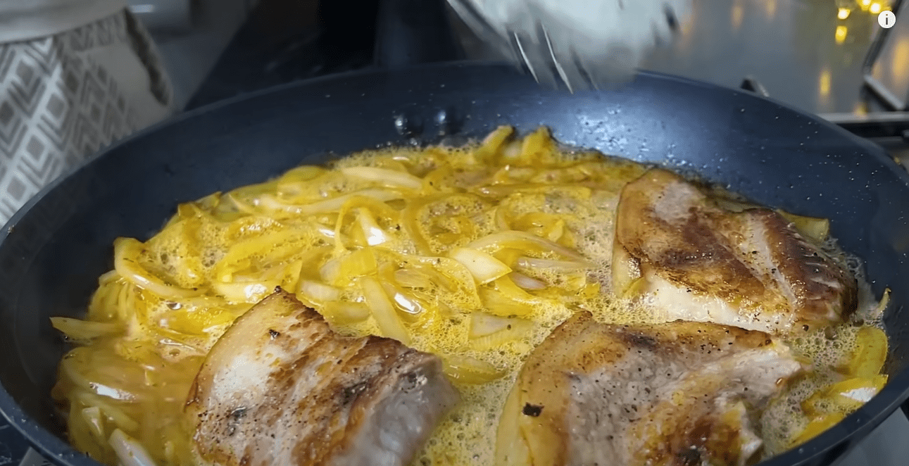 Кулінарка дала рецепт маринаду, після якого м'ясо стане м'яким та соковитим