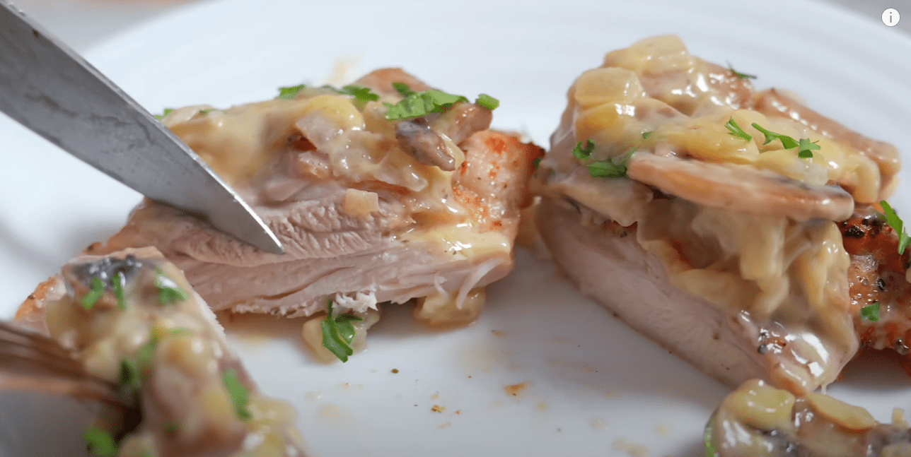 Кулінарка розповіла, як зробити м'ясо по-французьки без духовки