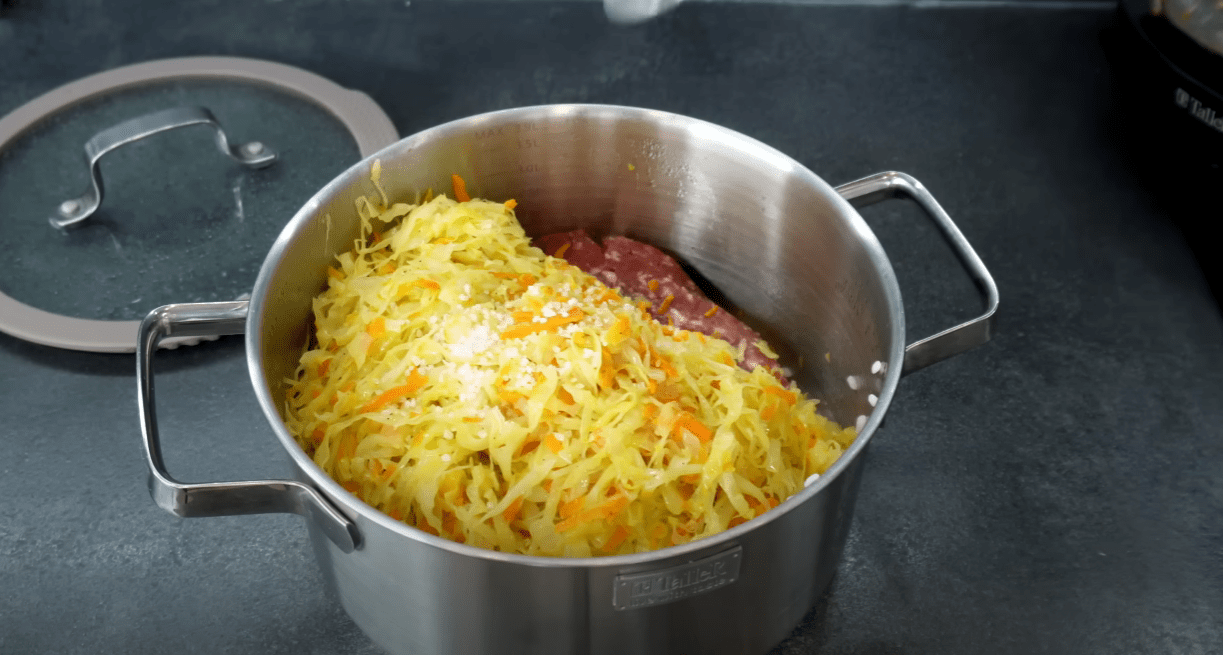 Кулінарка розповіла, як приготувати ліниві голубці ще простіше