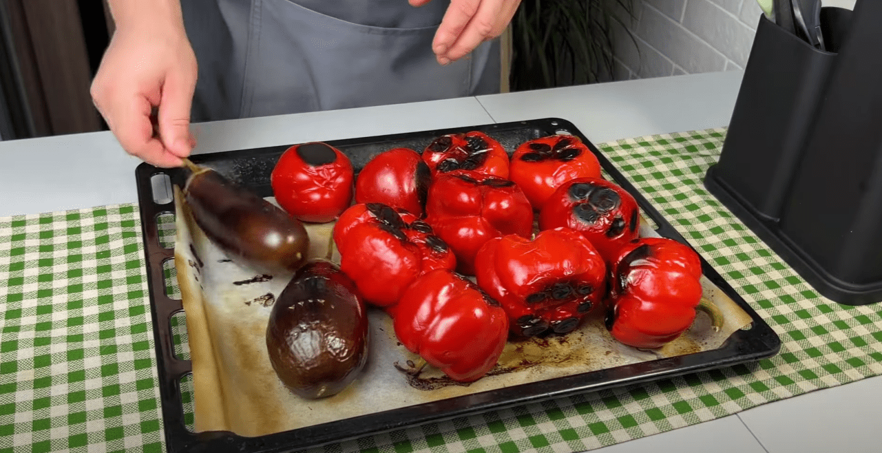 Як приготувати справжній соус Айвар з перців та баклажанів