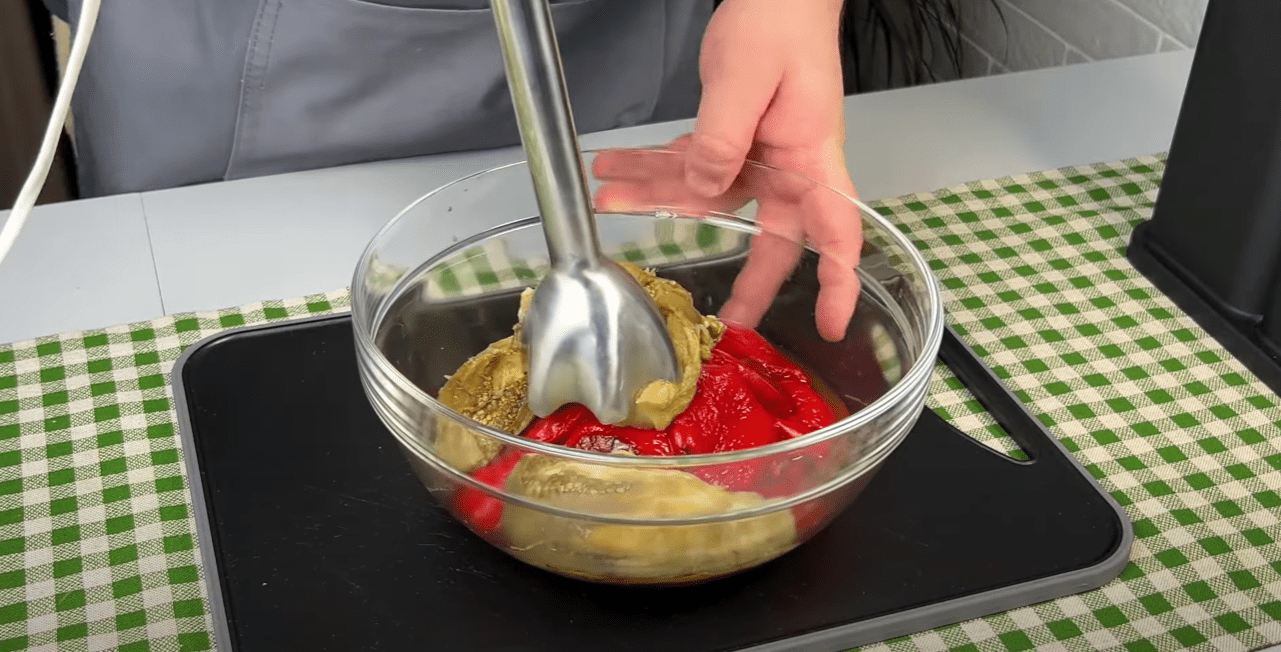 Як приготувати справжній соус Айвар з перців та баклажанів